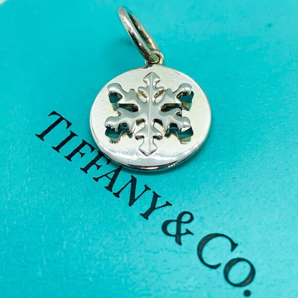 Tiffany & Co. Snowflake Charm Pendant Sterling Silver (Hallmark Missing) - Picture 4 of 9